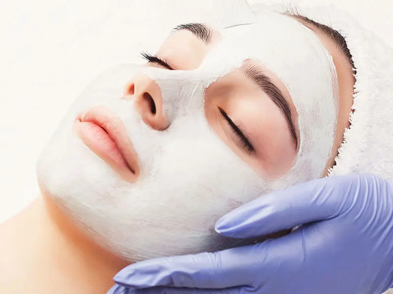 ララドクターの施術を受ける女性